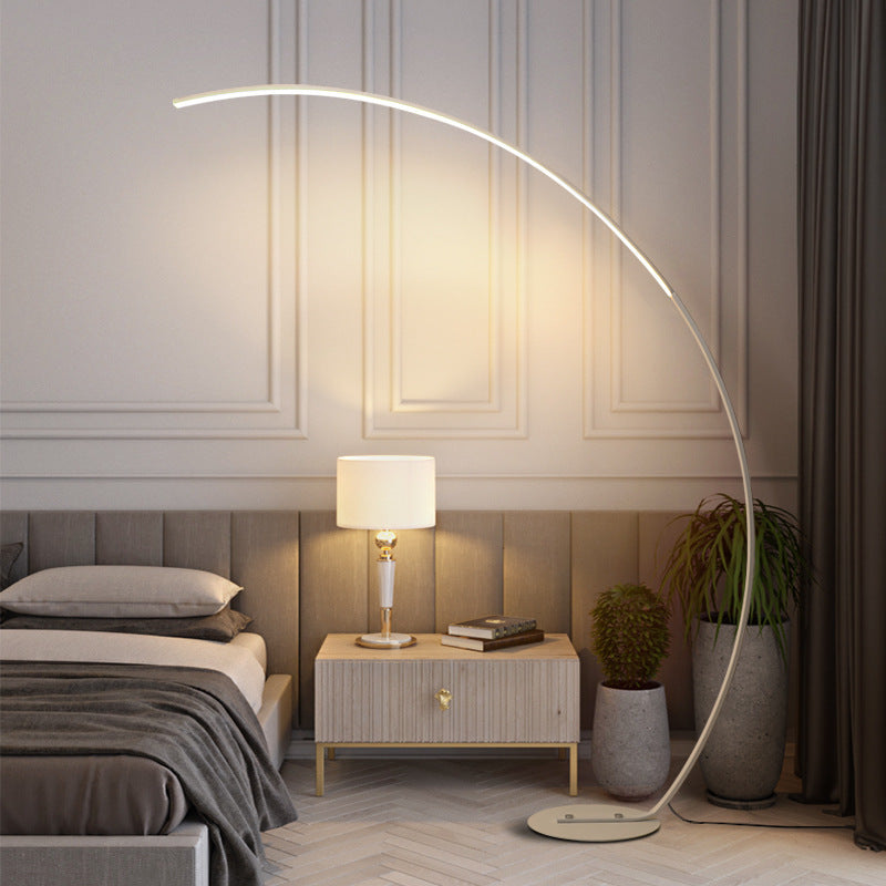 Noxia | Minimalistická oblouková stojací lampa — Elegantní a moderní osvětlení 